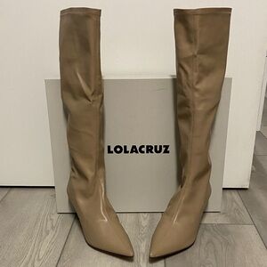 Lola Cruz Women's Chic Tan Heeled Boots, New without tags